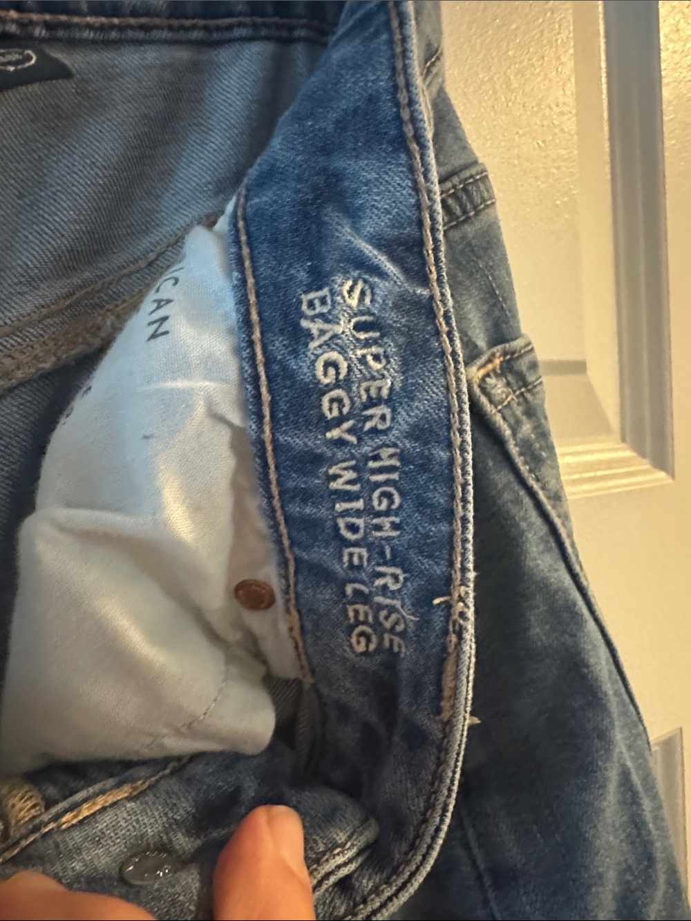 American Eagle Outfitters Super High Rise Baggy Wide Leg Jeans - Picture 4 of 7